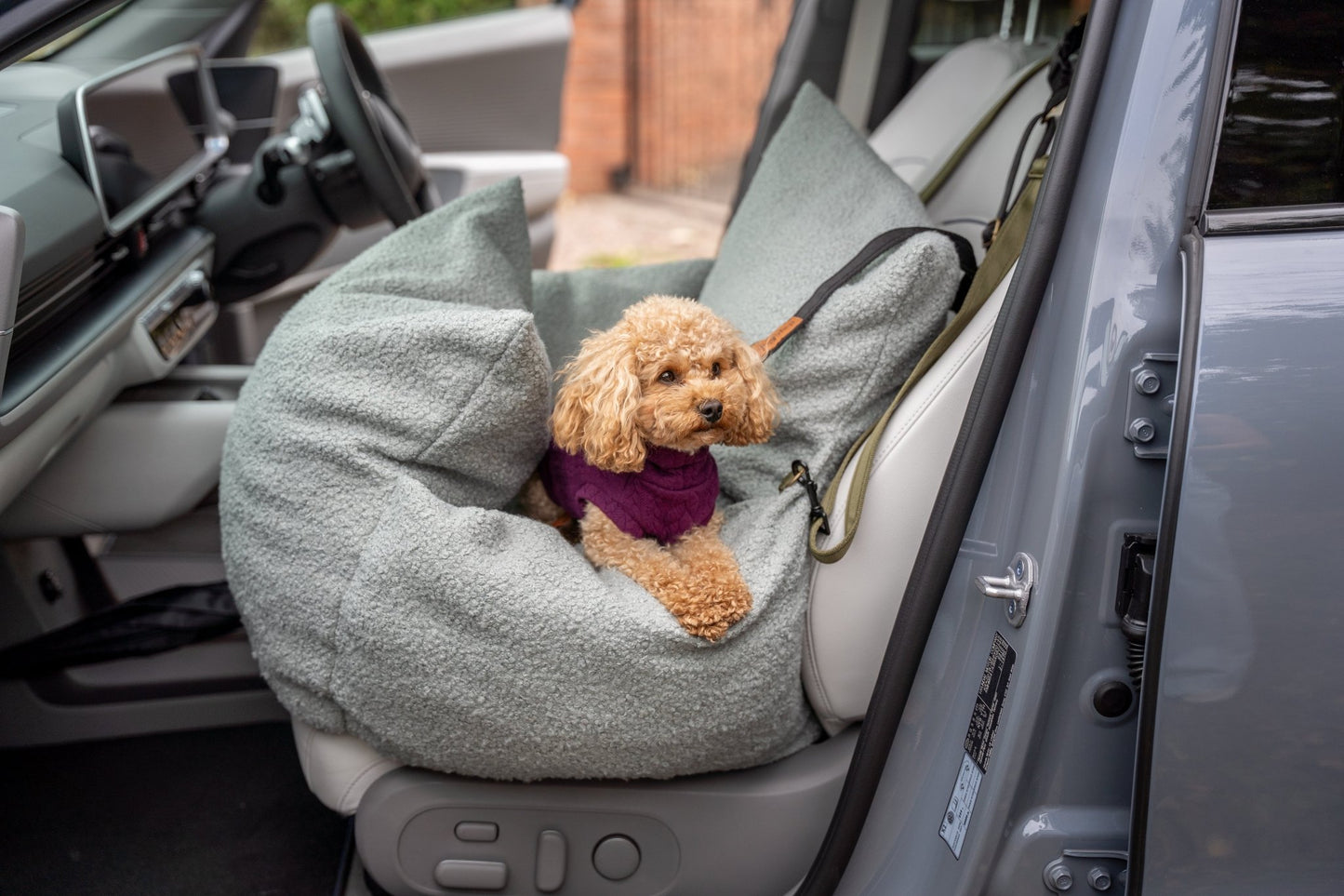 Autumn Bouclé Car Bed for Dogs – Ultra - Soft, Secure & Travel - Friendly Comfort - Hugo and Ted