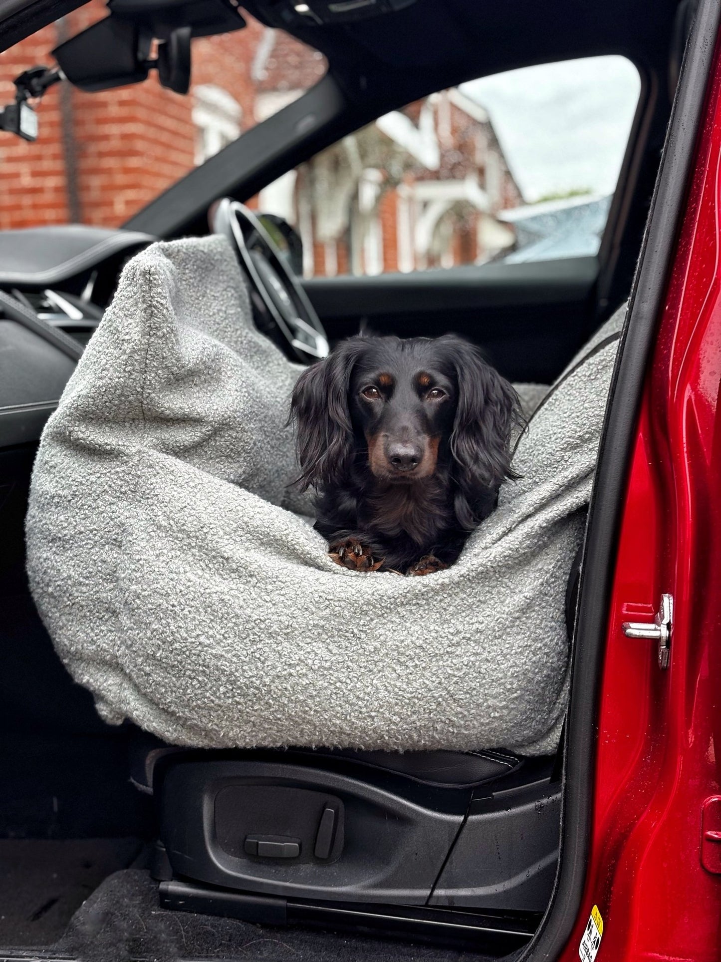 Autumn Bouclé Car Bed for Dogs – Ultra - Soft, Secure & Travel - Friendly Comfort - Hugo and Ted