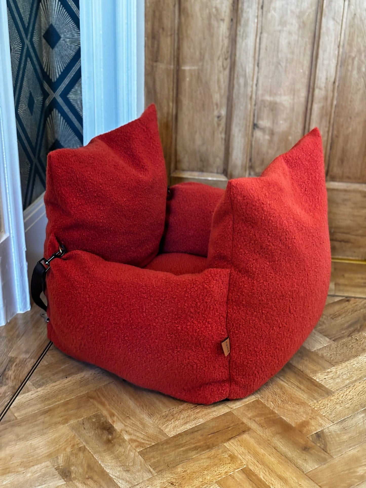 Autumn Bouclé Car Bed for Dogs – Ultra - Soft, Secure & Travel - Friendly Comfort - Hugo and Ted