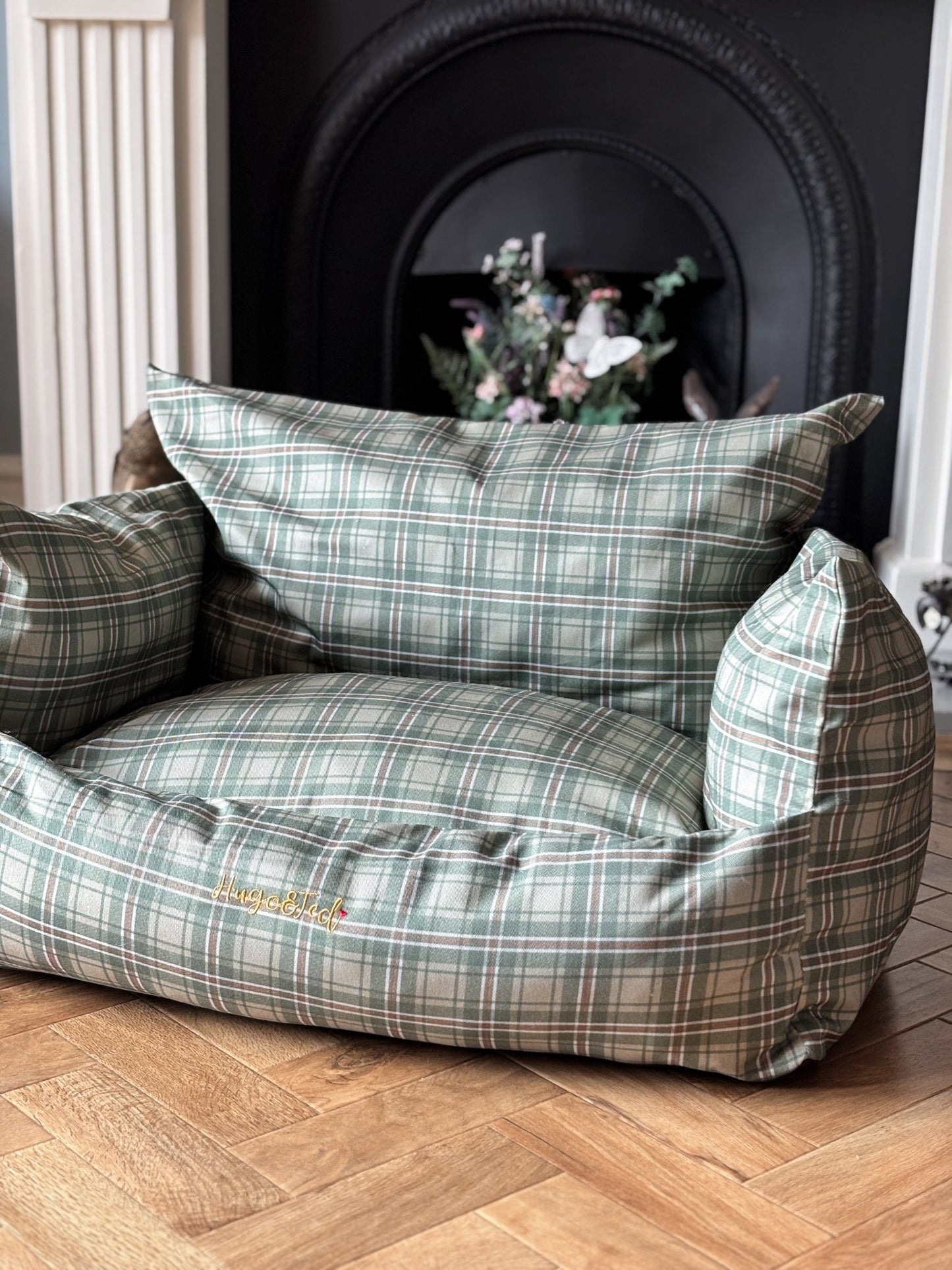 Luxe Lounger Deluxe Dog Sofa Bed – Luxury Pet Couch for Ultimate Comfort - Hugo and Ted