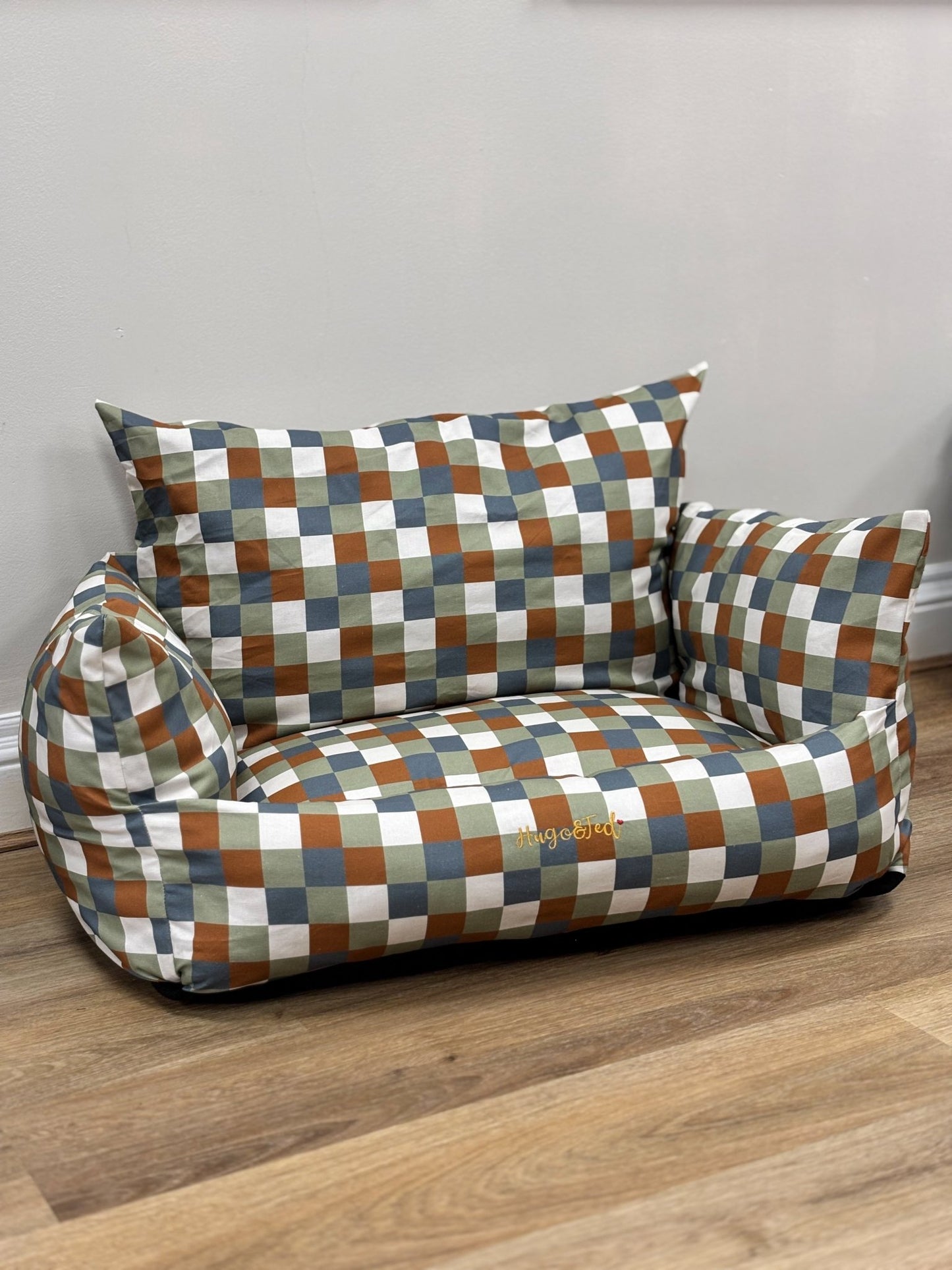 Luxe Lounger Deluxe Dog Sofa Bed – Luxury Pet Couch for Ultimate Comfort - Hugo and Ted