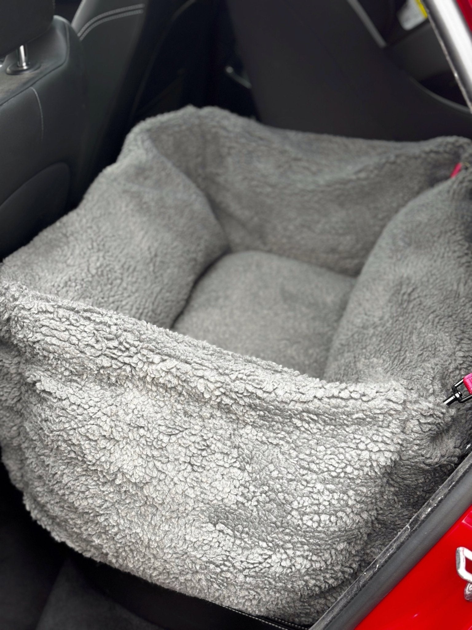 Teddy Car Bed for Dogs – Ultra - Soft, Secure & Travel - Friendly Comfort - Hugo and Ted