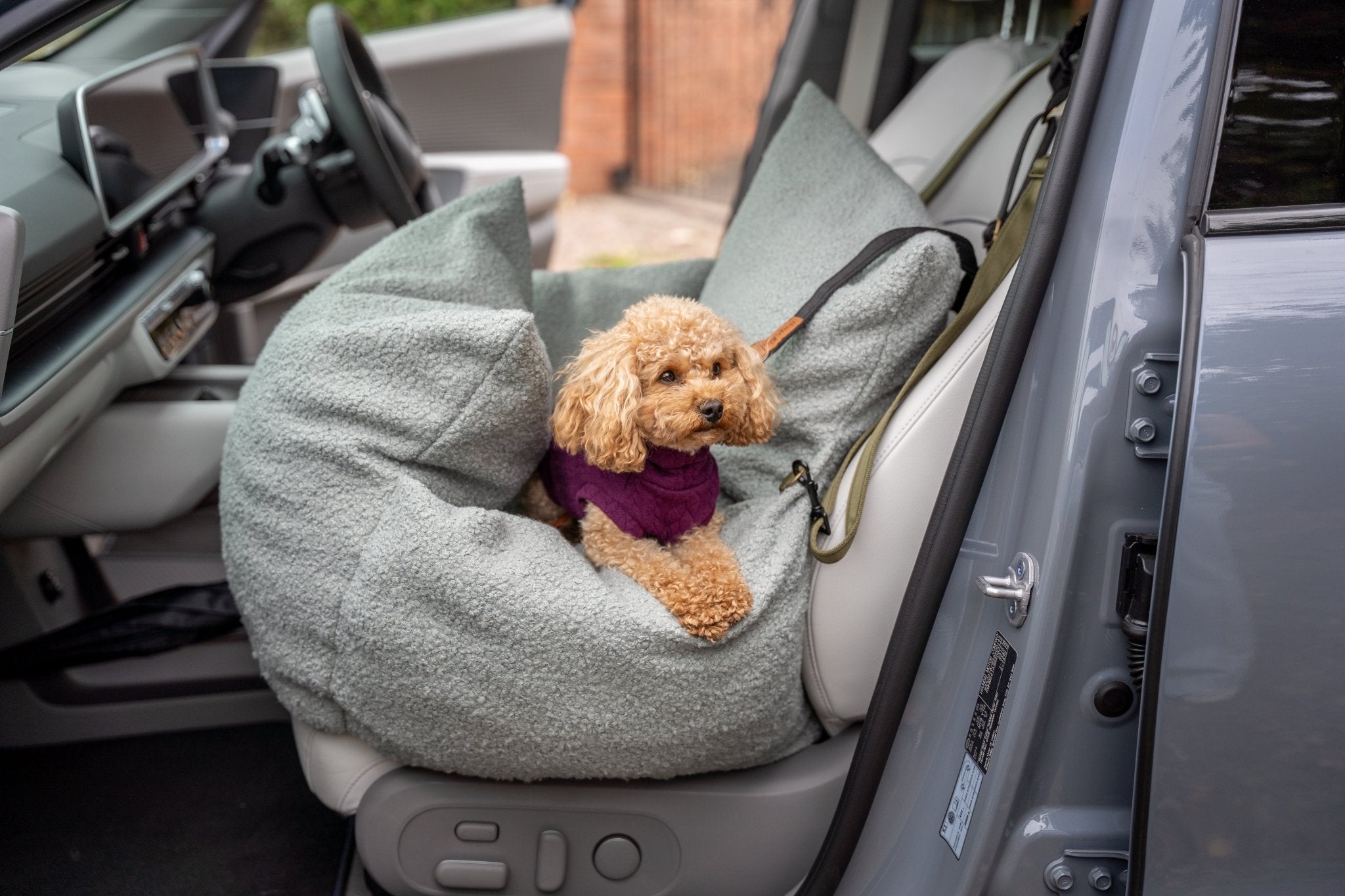 Autumn Bouclé Car Bed for Dogs – Ultra - Soft, Secure & Travel - Friendly Comfort - Hugo and Ted