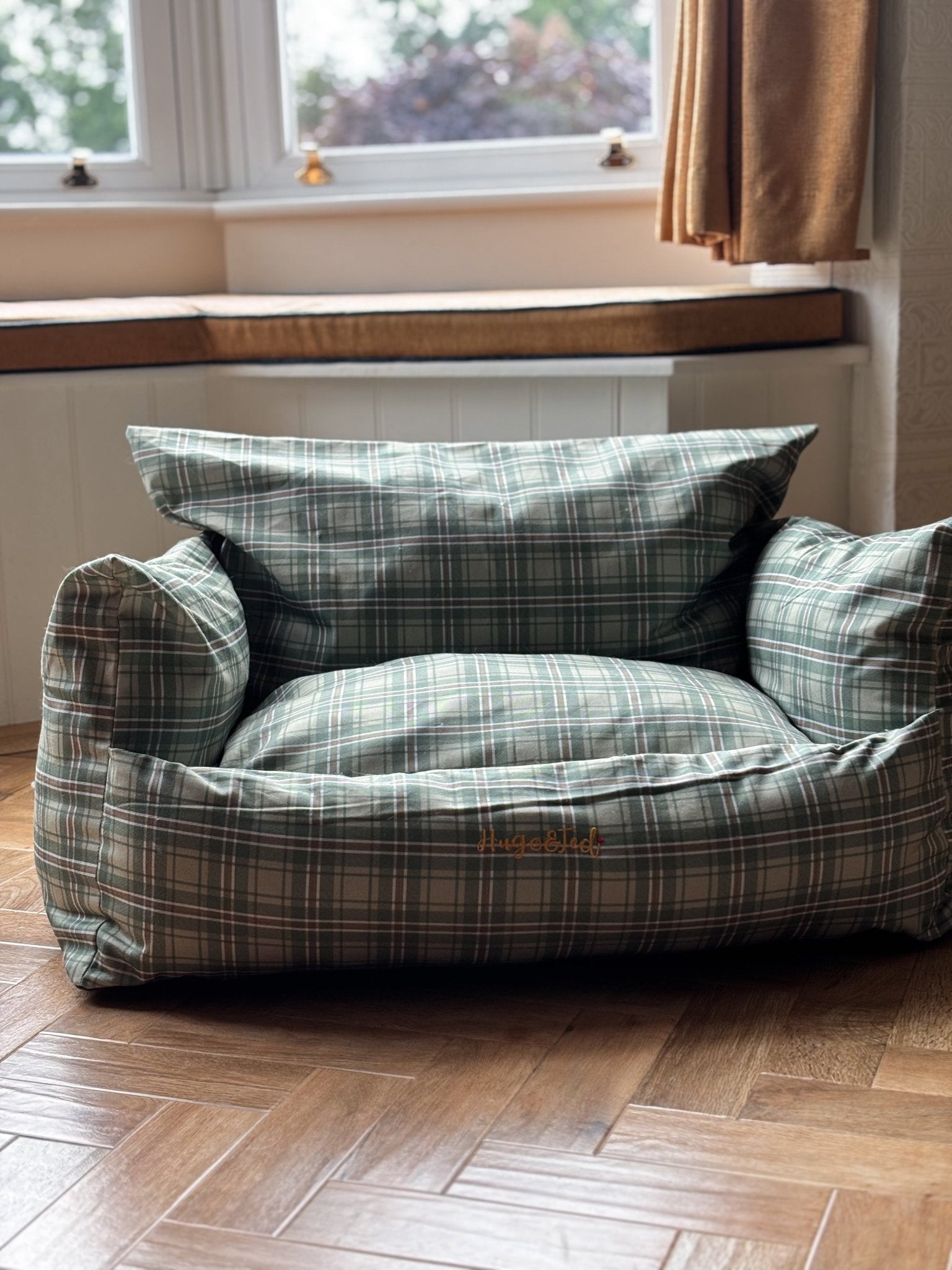 Luxe Lounger Deluxe Dog Sofa Bed – Luxury Pet Couch for Ultimate Comfort - Hugo and Ted