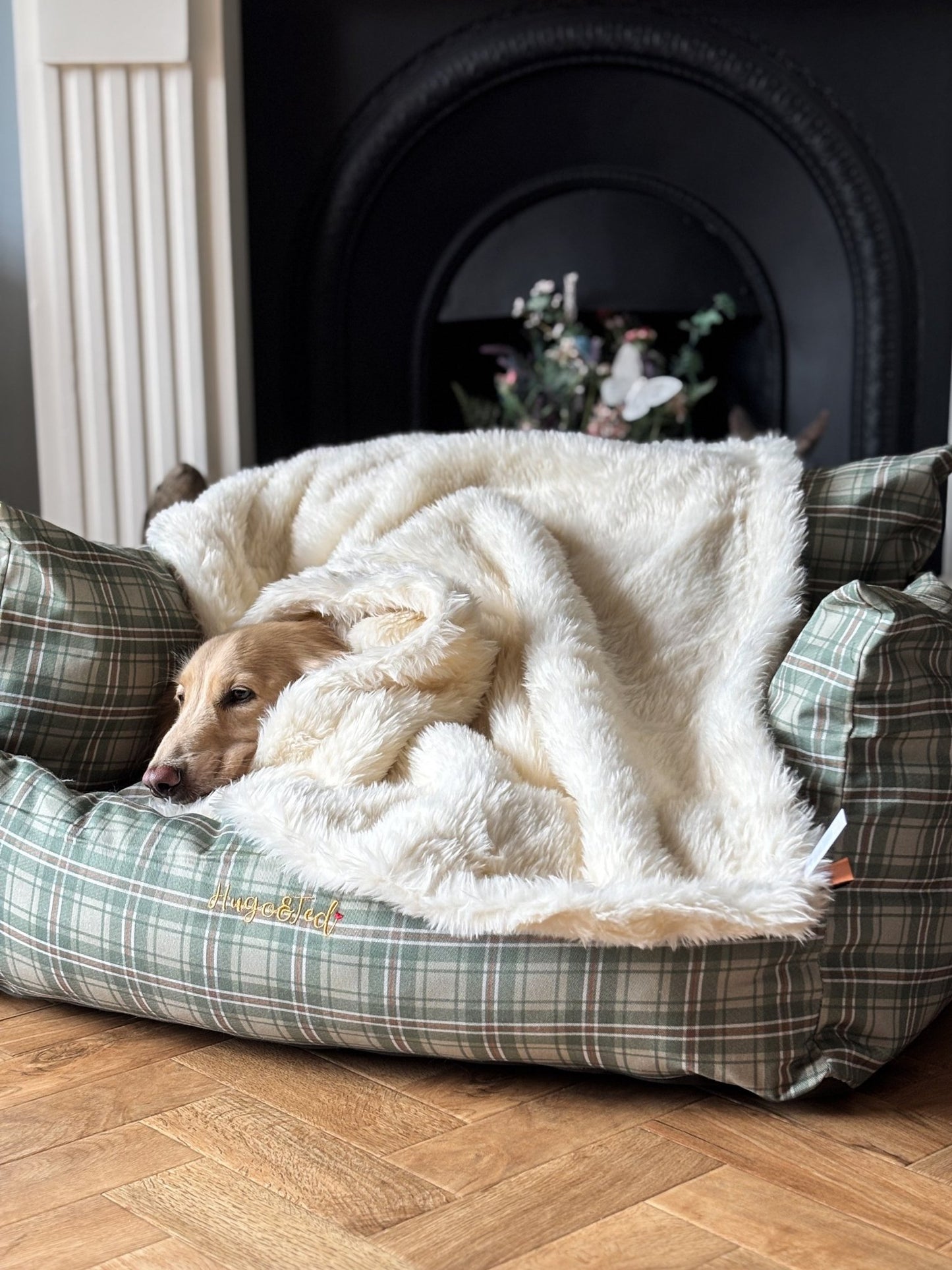 Luxe Lounger Deluxe Dog Sofa Bed – Luxury Pet Couch for Ultimate Comfort - Hugo and Ted