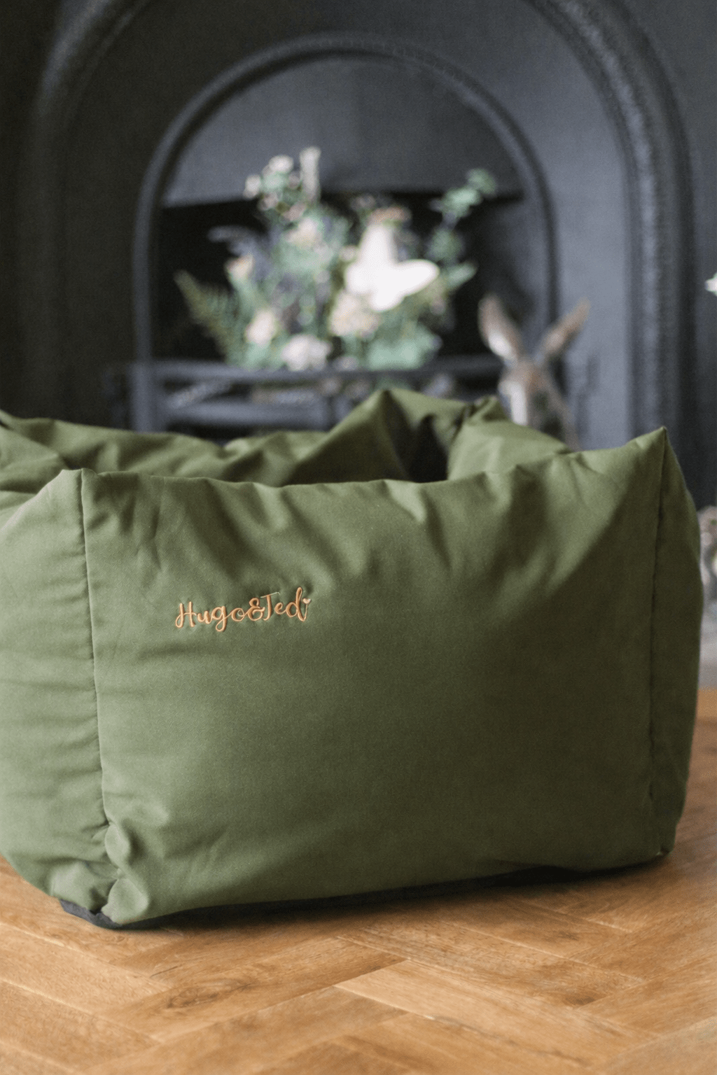 Waterproof Rainfleece Box Bed - Hugo and Ted